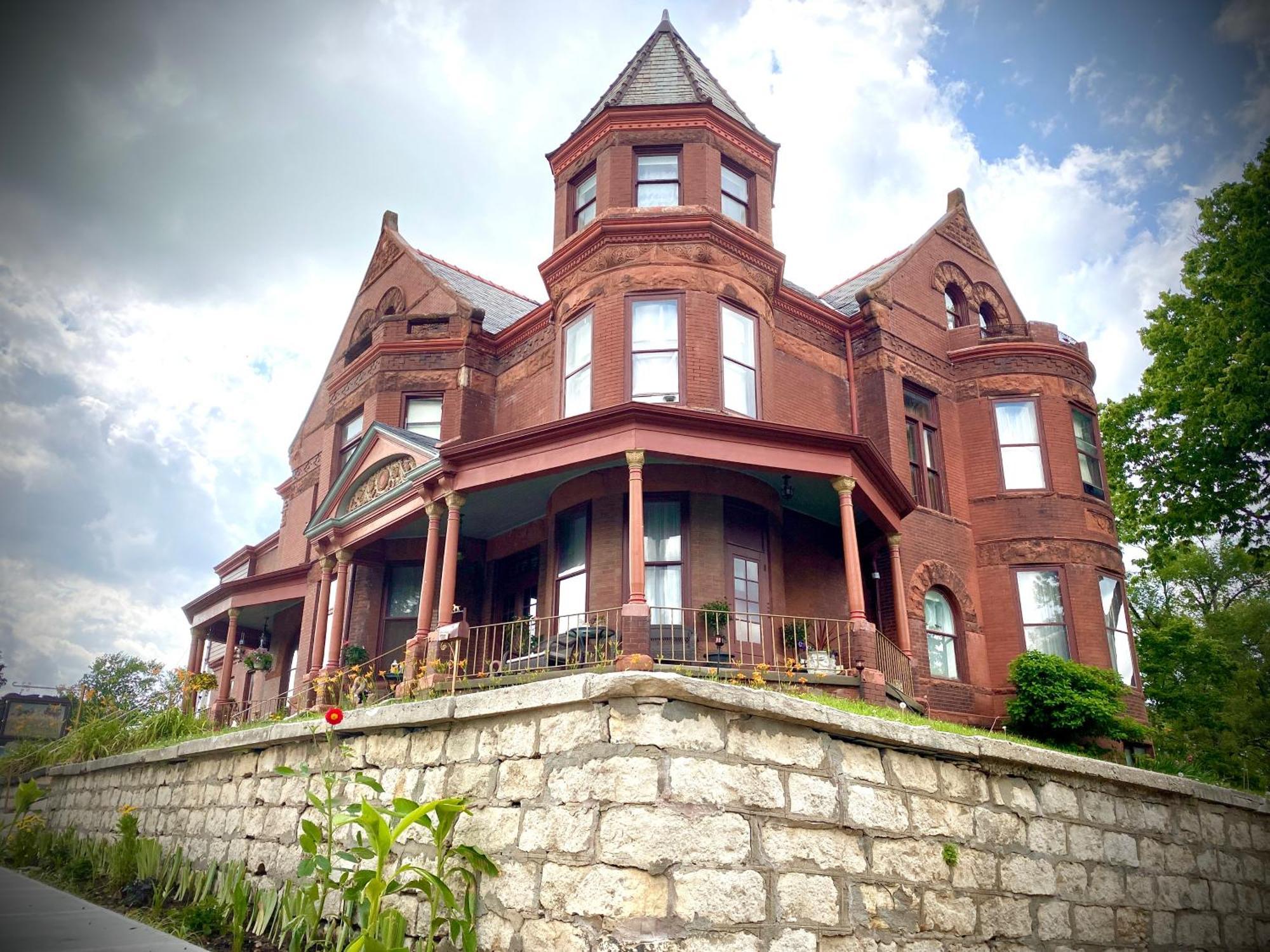 Vineyard Mansion B&B Saint Joseph Exterior photo